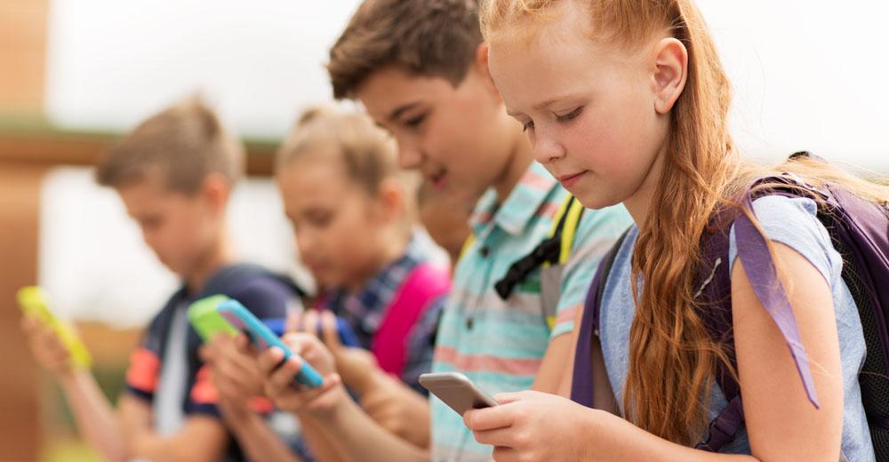 Na França, lei impede adolescentes de usarem telefones celulares nas escolas-0